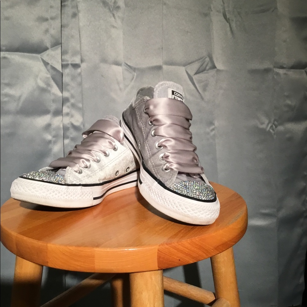The cutest gray suede converse I’ve ever seen